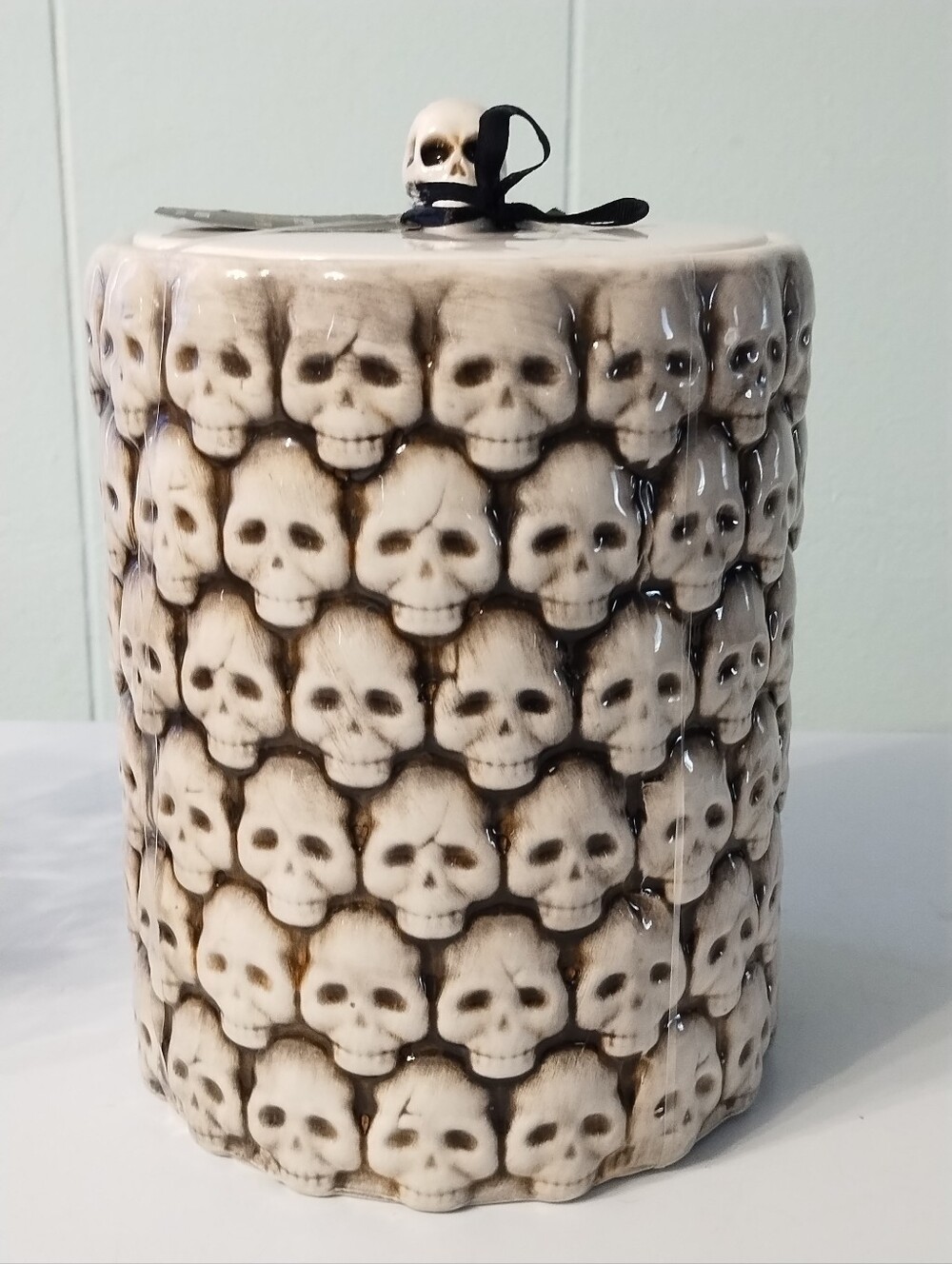 NWT Large Happy Halloween Skull Pattern Ceramic Canister/Cookie Jar